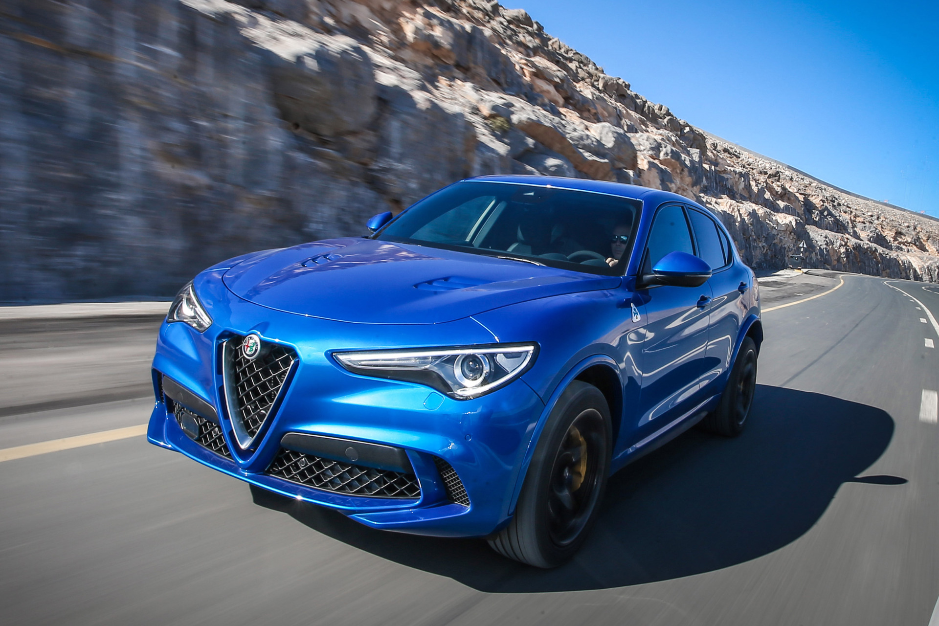 Alfa romeo stelvio quadrifoglio фото