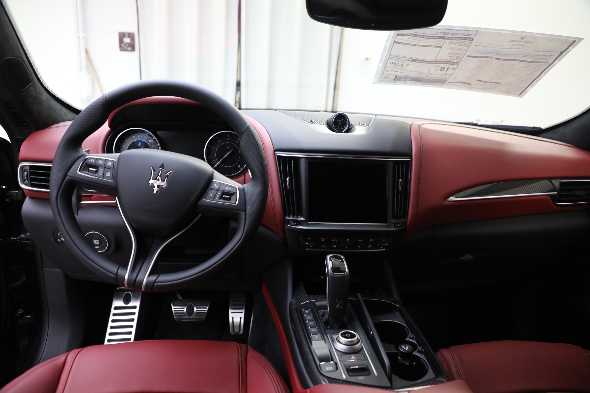 2022 maserati levante interior